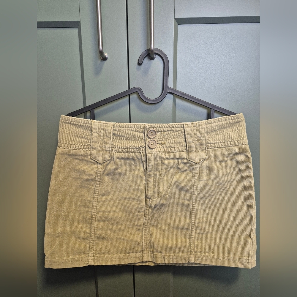 Two Mini Skirts Set - Picture 4 of 16